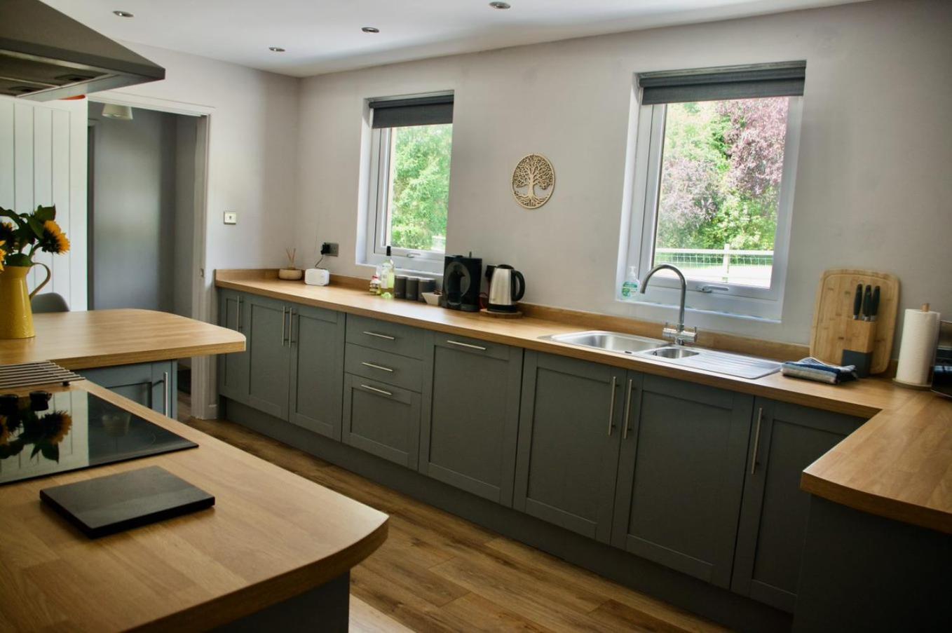 Converted Stables At Peaceful Family Farm Stay Lawrenny Exterior foto