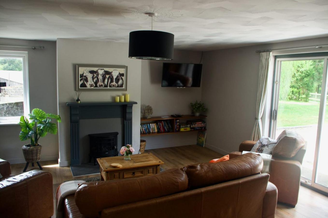 Converted Stables At Peaceful Family Farm Stay Lawrenny Exterior foto