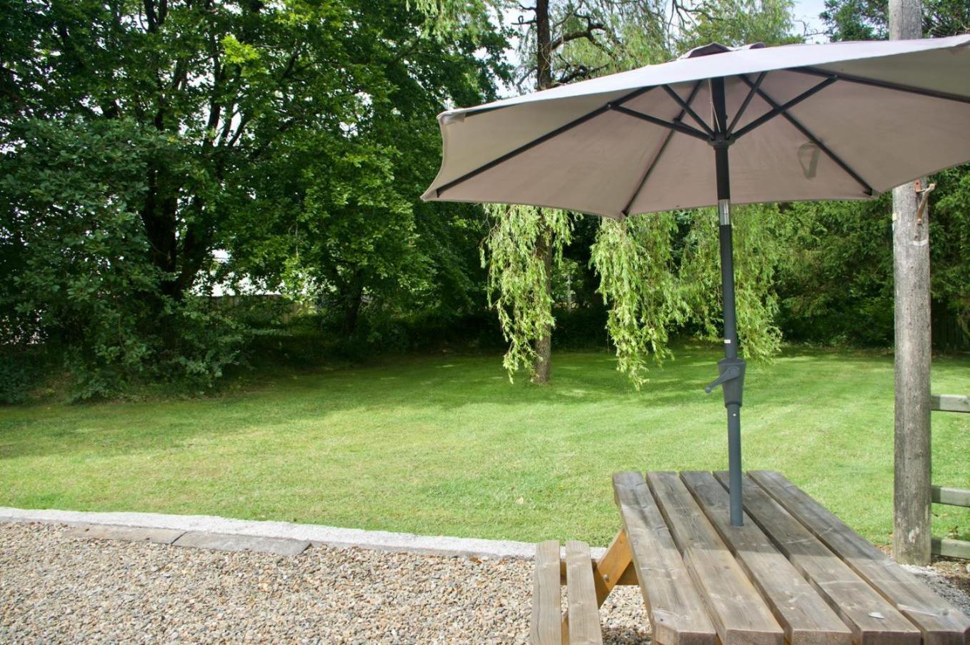 Converted Stables At Peaceful Family Farm Stay Lawrenny Exterior foto